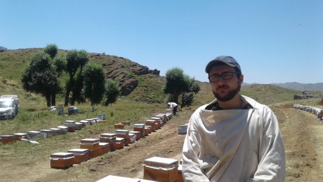 Genç arıcı 2 bin 900 rakımda organik bal üretiyor